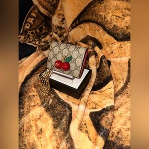 Gucci red cherries wallet (full inclusion)